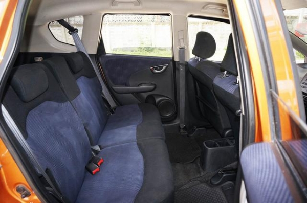 2011 HONDA JAZZ 1.5 i-VTEC V รายได้รวมเกิน 18,000 ซื้อคนเดียวจบไม่ต้องค้ำ