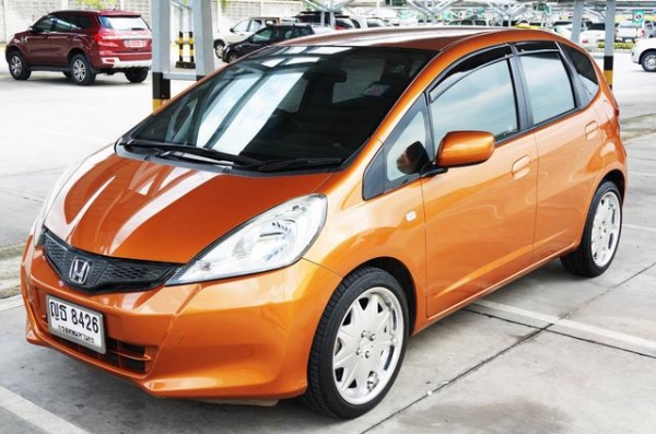 2011 HONDA JAZZ 1.5 i-VTEC V รายได้รวมเกิน 18,000 ซื้อคนเดียวจบไม่ต้องค้ำ