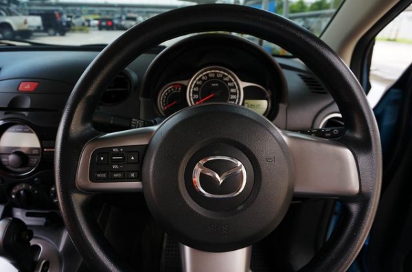 2015 MAZDA 2 1.5