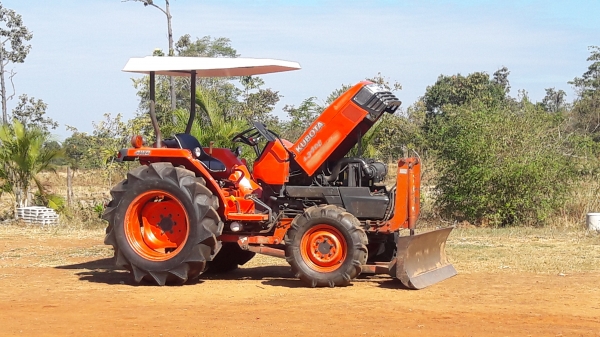 ขายรถไถ kuboya L3408 อุปกรณ์ดันหน้าผาน5ฮุย(hui)