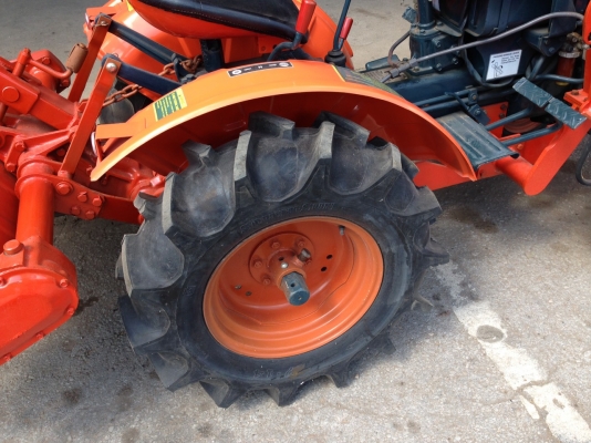 ขายรถไถคูโบต้า B6000E พร้อมโรตารี่และชุดตักหน้า เก่านอก ขายรถไถคูโบต้า B6000E พร้อมโรตารี่และชุดตักหน้า เก่านอก