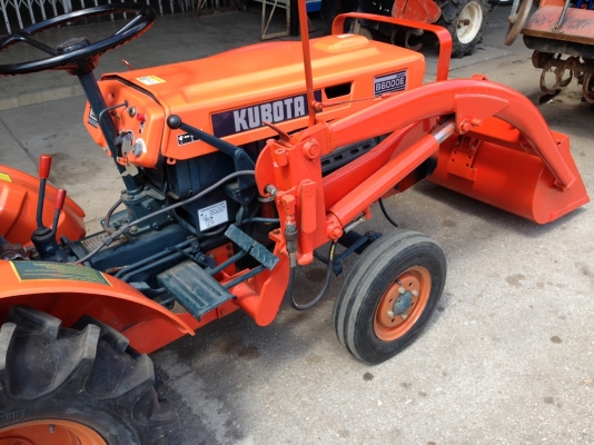 ขายรถไถคูโบต้า B6000E พร้อมโรตารี่และชุดตักหน้า เก่านอก ขายรถไถคูโบต้า B6000E พร้อมโรตารี่และชุดตักหน้า เก่านอก