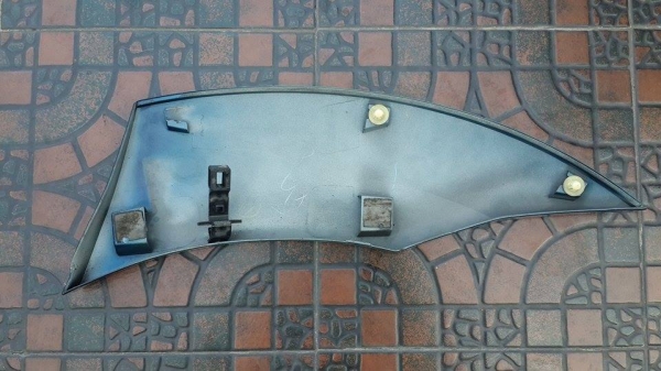 โปร่งข้าง Toyota wish ชิ้นกลางล้อหลังขวาตัวติดตัวถังรถ