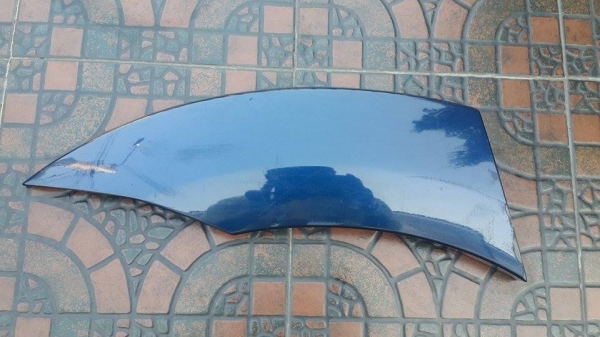 โปร่งข้าง Toyota wish ชิ้นกลางล้อหลังขวาตัวติดตัวถังรถ