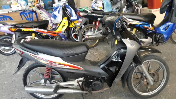 ขายเวฟ 100 S U-BOX ปี 49 สตาร์ทเท้า เครื่องดีไม่หลวม สภาพภายนอกใช้ได้ เล่มพร้อมชุดโอน