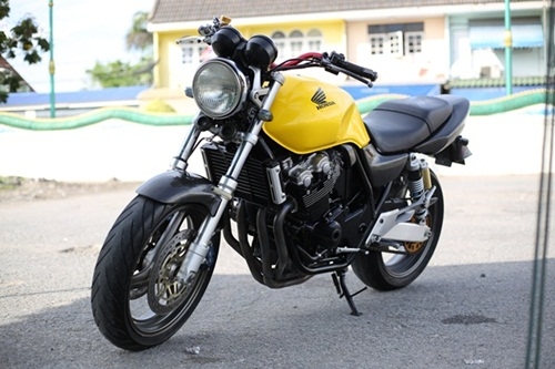 .ขาย cb400 tec 1 ปี2000 เครื่องดีวิ่งเต็มไมล์180 เทคเปิดทุกเกียร์ ของแต่งเยอะ