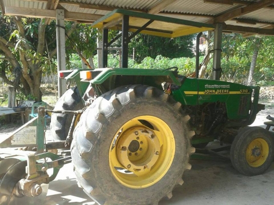 ขายรถไถ JOHN DEERE 5310 อุปกรณ์ ดันหน้าผานหลัง สภาพสวยพร้อมใช้งาน สนใจโทร 090-8588220คุณนะ 093-3258446คุณบิว หรือเข้าดูสินค้าอื่นๆได้ที่ www.truck.in.th/498 หรือเพจFacebook ณรงค์ ซื้อขายรถมือสอง (เว็บไซต์ส่วนตัว) หรือFacebook ตลาดรถมือสอง คุณนะ