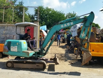 รถขุด แบคโฮ KOMATSU : PC 30-7E บูมอาร์ม หัวกระแทกในตัวใช้งานง่าย จะขุดจะเจาะ ก็สะดวก รถขุด แบคโฮ KOMATSU : PC 30-7E บูมอาร์ม หัวกระแทกในตัวใช้งานง่าย จะขุดจะเจาะ ก็สะดวก