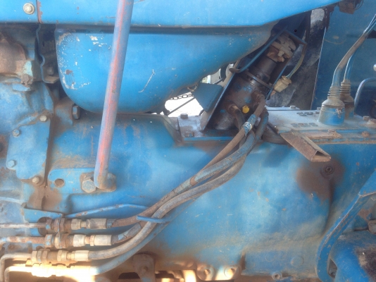 ขายครับ รถไถ FORD 6410 4x4 รถบ้านมือเดียว เครื่องดีเกียร์ดี ยาง90\% สวยๆพร้อมใช้งานเลยครับ มีทะเบียนพร้อมโอนเลยครับ ยังไม่มีคนมาดูรถเลยนะครับ