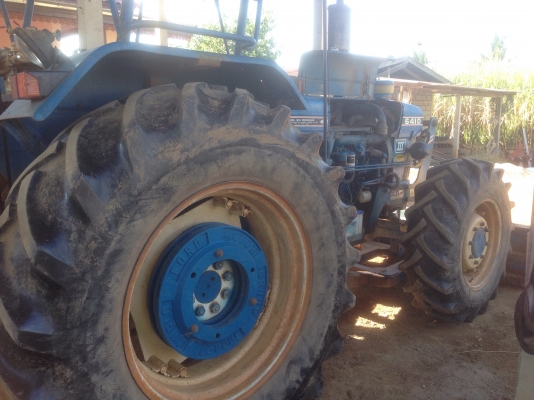 ขายครับ รถไถ FORD 6410 4x4 รถบ้านมือเดียว เครื่องดีเกียร์ดี ยาง90\% สวยๆพร้อมใช้งานเลยครับ มีทะเบียนพร้อมโอนเลยครับ ยังไม่มีคนมาดูรถเลยนะครับ