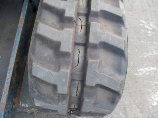 KOMATSU 20 รุ่น 7 ขนาด PC-20 (แทรคยางสวย90\%) รถเก่านอกมีเอกสาร สนใจติดต่อ 085-5632278 ( ราคาต่อรองได้ )