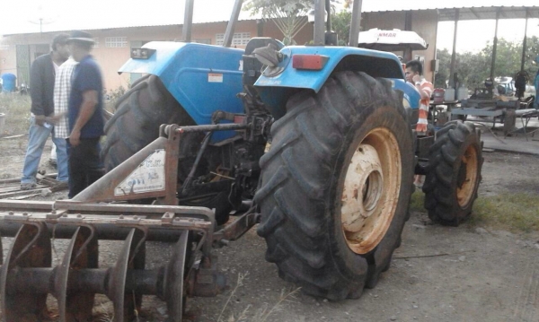 ขายรถไถ นิวฮอนแลน TT75 พร้อมใช้ มีเล่มทะเบียน