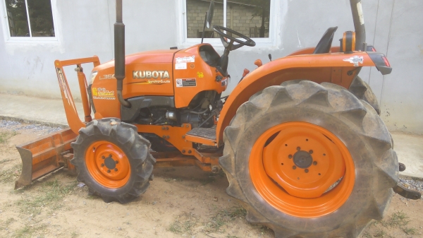 ขายรถไถคูโบต้า L3608 มีใบมีดดันดินผาลและโรตารี่พร้อมใช้งานครับ