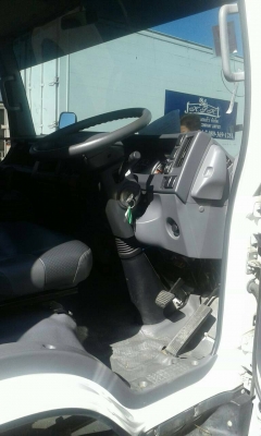 หกล้อ อีซูซุ NQR175ปี57 บรรทุกตู้แห้ง ช่วงยาว5.50ม สภาพดีสวยบางเดิมใช้งานน้อยวิ่ง 30,000กม.นิดๆ เล่นทะเบียนพร้อมโอน