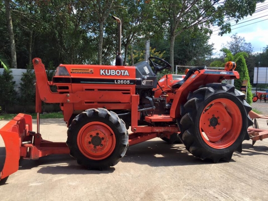 ขายรถไถ Kubota L2605 (4WD) 2เพลา รถไร่สีเดิม พร้อมใบมีดและผานพรวน รถพร้อมใช้งาน