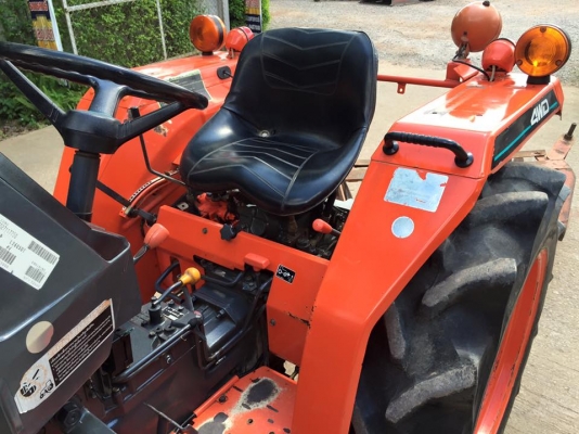 ขายรถไถ Kubota L2605 (4WD) 2เพลา รถไร่สีเดิม พร้อมใบมีดและผานพรวน รถพร้อมใช้งาน