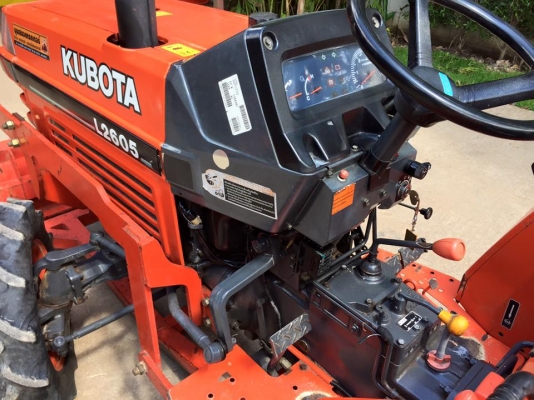 ขายรถไถ Kubota L2605 (4WD) 2เพลา รถไร่สีเดิม พร้อมใบมีดและผานพรวน รถพร้อมใช้งาน