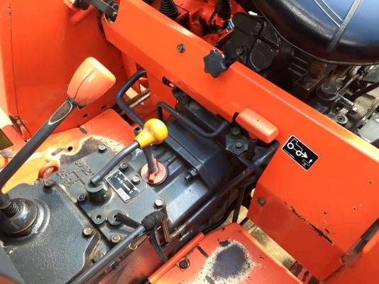 ขายรถไถ Kubota L2605 (4WD) 2เพลา รถไร่สีเดิม พร้อมใบมีดและผานพรวน รถพร้อมใช้งาน