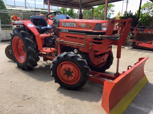 ขายรถไถ Kubota L2605 (4WD) 2เพลา รถไร่สีเดิม พร้อมใบมีดและผานพรวน รถพร้อมใช้งาน