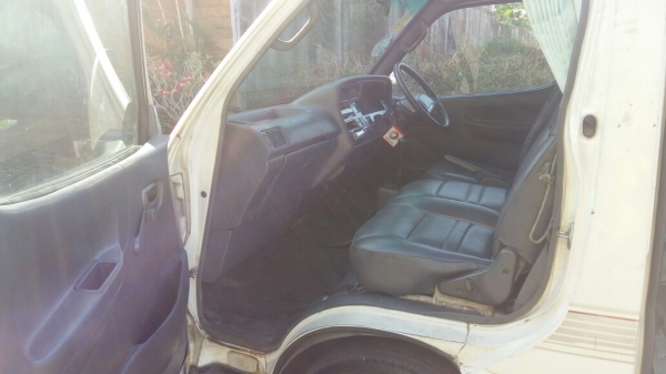 ฝากขายรถตู้โตโยต้าหัวจรวดสีขาวเดิมๆ ปี97(ตาเหยี่ยว) เครื่องดีเซล3L 2800 เครื่องดีมาก