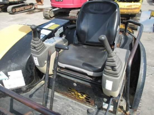 ขายรถขุด CATERPILLAR รุ่น 304  ปี2004 เก่านอกแท้ มีเอกสารใบอินวอย รถไม่เคยใช้งานในไทย มีรายหัวกระแทก สนใจโทร : 099-907-9273