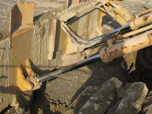 ข้อมูลจากต่างประเทศนะคะ Cat D5H ‪#&lrm;4KD05721‬ ดันดิน ตีนเป็ด สป๊อคเก็ตลอย  สนใจนำเข้าติดต่อ ใหม่ 061-4194022