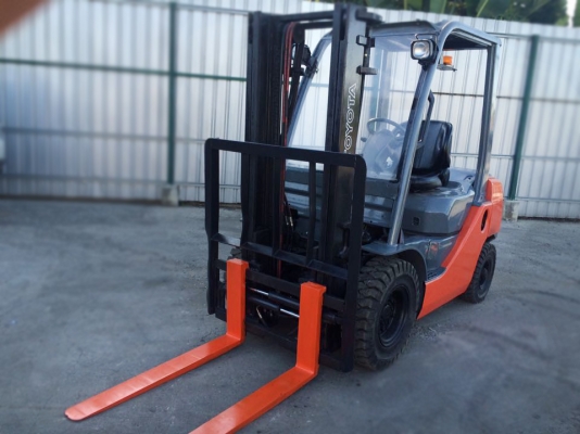 ขายโฟล์คลิฟท์ TOYOTA รุ่น 8 ยก 2.5 ตัน 3 เมตรเครื่องยนต์ ดีเซล 2Z เกียร์ออโต้พร้อมใช้งาน 094-426-7888 จะเด็ด