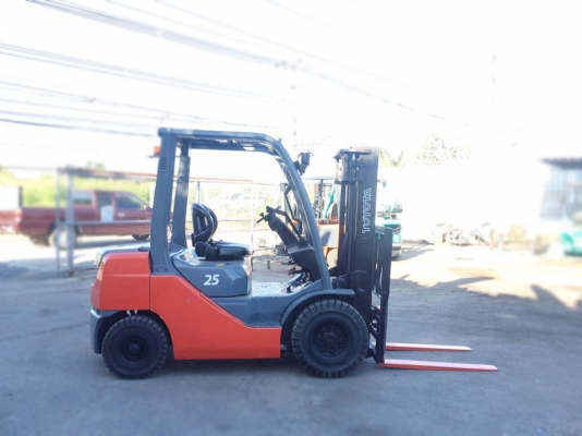 ขายโฟล์คลิฟท์ TOYOTA รุ่น 8 ยก 2.5 ตัน 3 เมตรเครื่องยนต์ ดีเซล 2Z เกียร์ออโต้พร้อมใช้งาน 094-426-7888 จะเด็ด