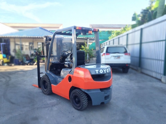 ขายโฟล์คลิฟท์ TOYOTA รุ่น 8 ยก 2.5 ตัน 3 เมตรเครื่องยนต์ ดีเซล 2Z เกียร์ออโต้พร้อมใช้งาน 094-426-7888 จะเด็ด