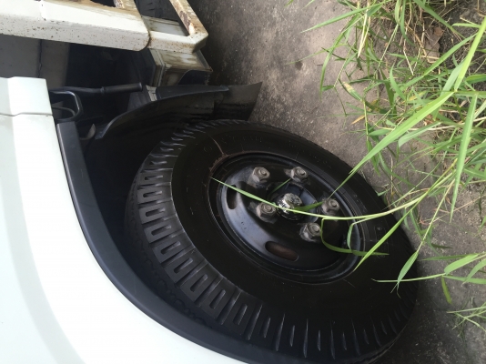 IZUZU nmr 130แรงม้า 6ล้อ เครื่องเดิมดีเซล ตู้ทึบสวย