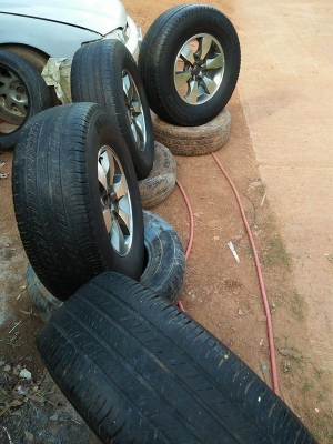 ขายล้อพร้อมยางขอบ 16 ของเดิมวีโก้ตัวสูง หนึ่งชุด ราคา 4800 บาทครับ