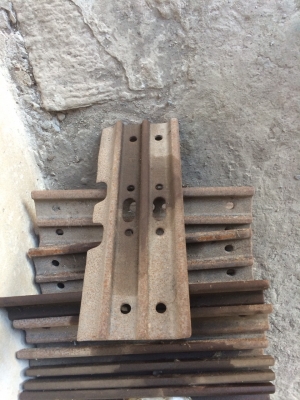 ใบแทรคใช้กับรถ KOBELCO 120 ใบกว้าง50ซ.ม เก่านอกขายใบละ380บาท