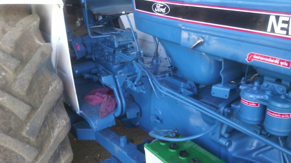 ขายรถไถFORD  เครื่อง6610    เกียท้ายเป็นรุ่น6600  สวยพร้อมใช้งาน