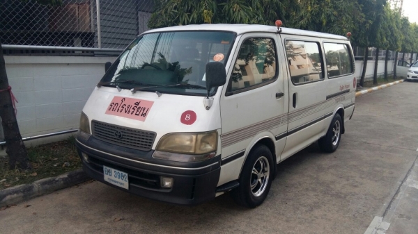 ฝากขายรถตู้โตโยต้าหัวจรวดสีขาวเดิมๆ ปี97(ตาเหยี่ยวแท้) เครื่องดีเซล3L 2800 เกียร์ธรรมดา เครื่องดีมาก สายพานทามมิ่งเพิ่งเปลี่ยนใช้กันยาวๆ น้ำไม่ดัน