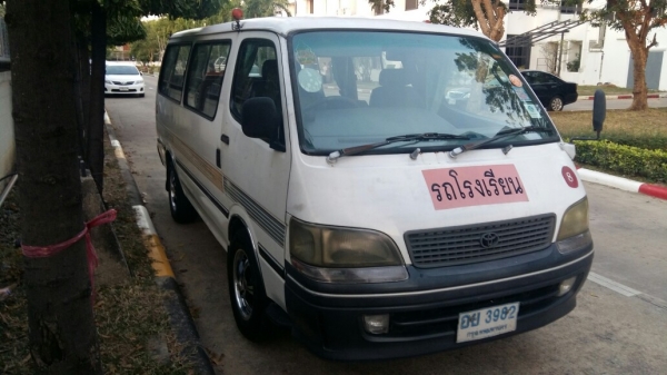 ฝากขายรถตู้โตโยต้าหัวจรวดสีขาวเดิมๆ ปี97(ตาเหยี่ยวแท้) เครื่องดีเซล3L 2800 เกียร์ธรรมดา เครื่องดีมาก สายพานทามมิ่งเพิ่งเปลี่ยนใช้กันยาวๆ น้ำไม่ดัน