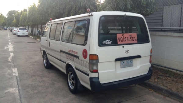 ฝากขายรถตู้โตโยต้าหัวจรวดสีขาวเดิมๆ ปี97(ตาเหยี่ยวแท้) เครื่องดีเซล3L 2800 เกียร์ธรรมดา เครื่องดีมาก สายพานทามมิ่งเพิ่งเปลี่ยนใช้กันยาวๆ น้ำไม่ดัน