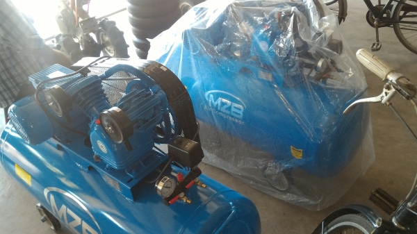 ปั๊มน้ำอัดลม MZB ใหม่ๆมีแค่สองตัว ถังขนาด 200 ลิตร มอเตอร์ขับขนาด 3 แรงม้า