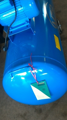 ปั๊มน้ำอัดลม MZB ใหม่ๆมีแค่สองตัว ถังขนาด 200 ลิตร มอเตอร์ขับขนาด 3 แรงม้า