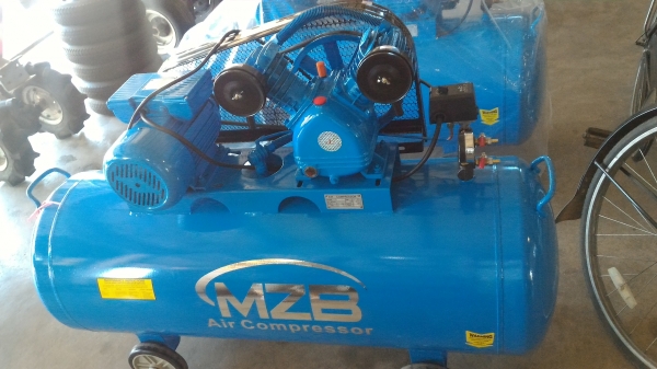 ปั๊มน้ำอัดลม MZB ใหม่ๆมีแค่สองตัว ถังขนาด 200 ลิตร มอเตอร์ขับขนาด 3 แรงม้า