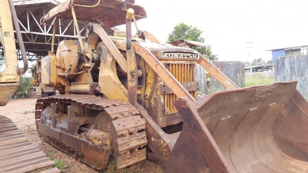 ขายแทรคเตอร์ KOMATSU D50S-15 เอกสารใบซื้อขาย รถใช้งานอยู่ครับ