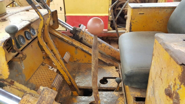 ขายแทรคเตอร์ KOMATSU D50S-15 เอกสารใบซื้อขาย รถใช้งานอยู่ครับ