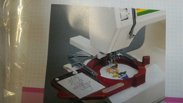 เครื่องลอกจากแบบมาเย็บปักลายด้วยจักรเย็บธรรมดาได้เลย หาลายสวยๆหรือแบบที่ต้องการมาปักเย็บให้สวยได้ตามต้องการ