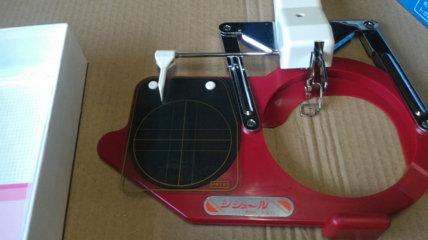 เครื่องลอกจากแบบมาเย็บปักลายด้วยจักรเย็บธรรมดาได้เลย หาลายสวยๆหรือแบบที่ต้องการมาปักเย็บให้สวยได้ตามต้องการ