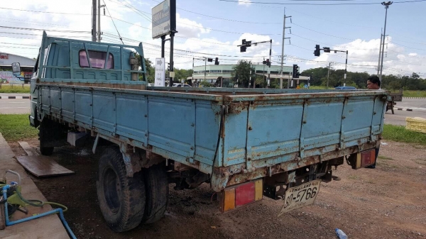 ขาย 6 ล้อ NKR 110 แรงม้า คัสซีสวย พื้นกระบะมีผุ ทะเบียนพร้อมโอน ราคาต่อรองได้ครับ