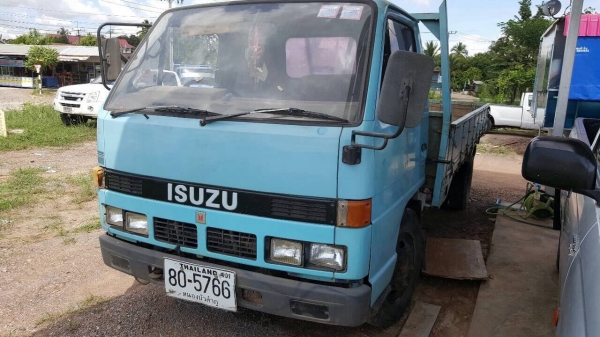 ขาย 6 ล้อ NKR 110 แรงม้า คัสซีสวย พื้นกระบะมีผุ ทะเบียนพร้อมโอน ราคาต่อรองได้ครับ