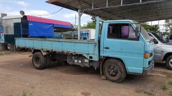 ขาย 6 ล้อ NKR 110 แรงม้า คัสซีสวย พื้นกระบะมีผุ ทะเบียนพร้อมโอน ราคาต่อรองได้ครับ