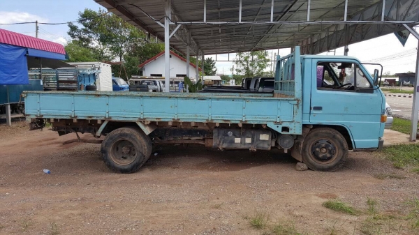 ขาย 6 ล้อ NKR 110 แรงม้า คัสซีสวย พื้นกระบะมีผุ ทะเบียนพร้อมโอน ราคาต่อรองได้ครับ