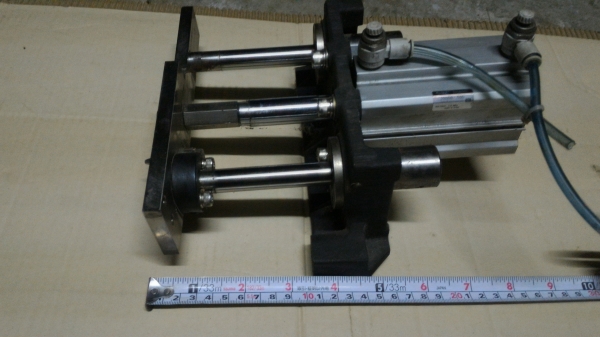 ชุดกระบอกลมกดอัดชิ้นงานพร้อมฐานยึดและแกนประคองแบบมีลูกปืนรองลื่น