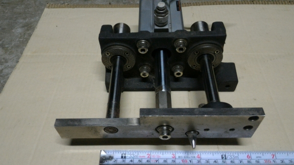 ชุดกระบอกลมกดอัดชิ้นงานพร้อมฐานยึดและแกนประคองแบบมีลูกปืนรองลื่น