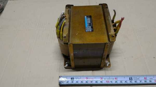 หม้อแปลงไฟขึ้นจากไฟรถDC 24 V. ให้เป็น 100 - 220 V. กระแส 2 A.นำไปให้ใยพื้นที่ที่ไม่มีไฟฟ้าอย่างสะดวก